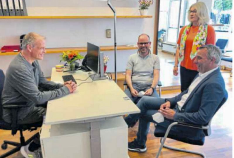 Berater Ralf Gronemeier (links) Frank-Wilke Frenzel (Stadt BS), Andrea Jansen (Diakonie) und Bürgermeister Dirk Tolkemitt im neuen Seniorenbüro